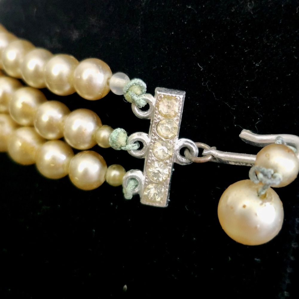 1950s Vintage Faux Pearl Collar Necklace 3 Strand with Silvertone Clasp - Picture 4 of 4